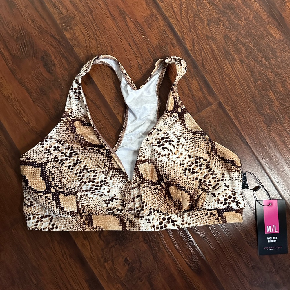 LiCi fit sports bra
